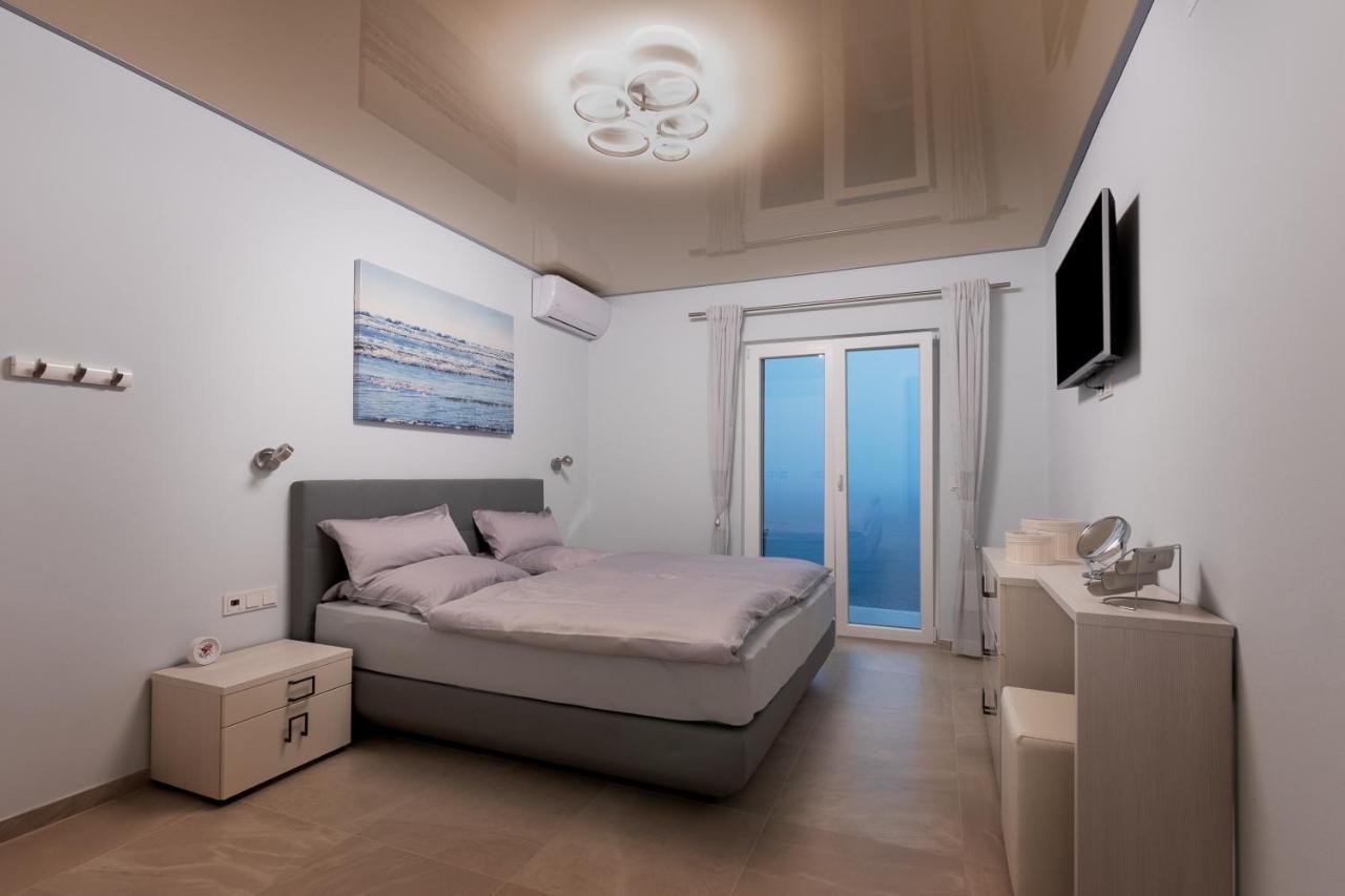 Beachfront Holiday Home - Private Heated Pool Mimice Εξωτερικό φωτογραφία