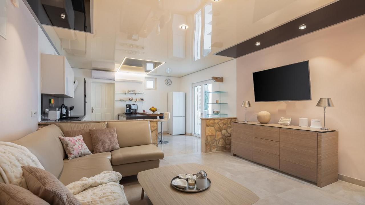 Beachfront Holiday Home - Private Heated Pool Mimice Εξωτερικό φωτογραφία